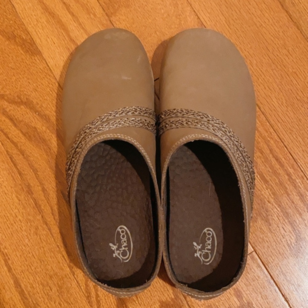 Women’s size 6 Chaco clogs